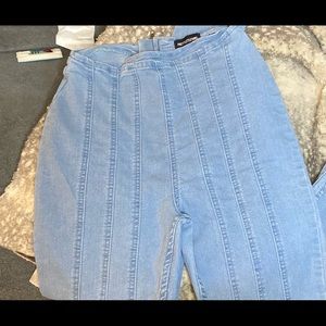 Skinny pants with straight hem lines